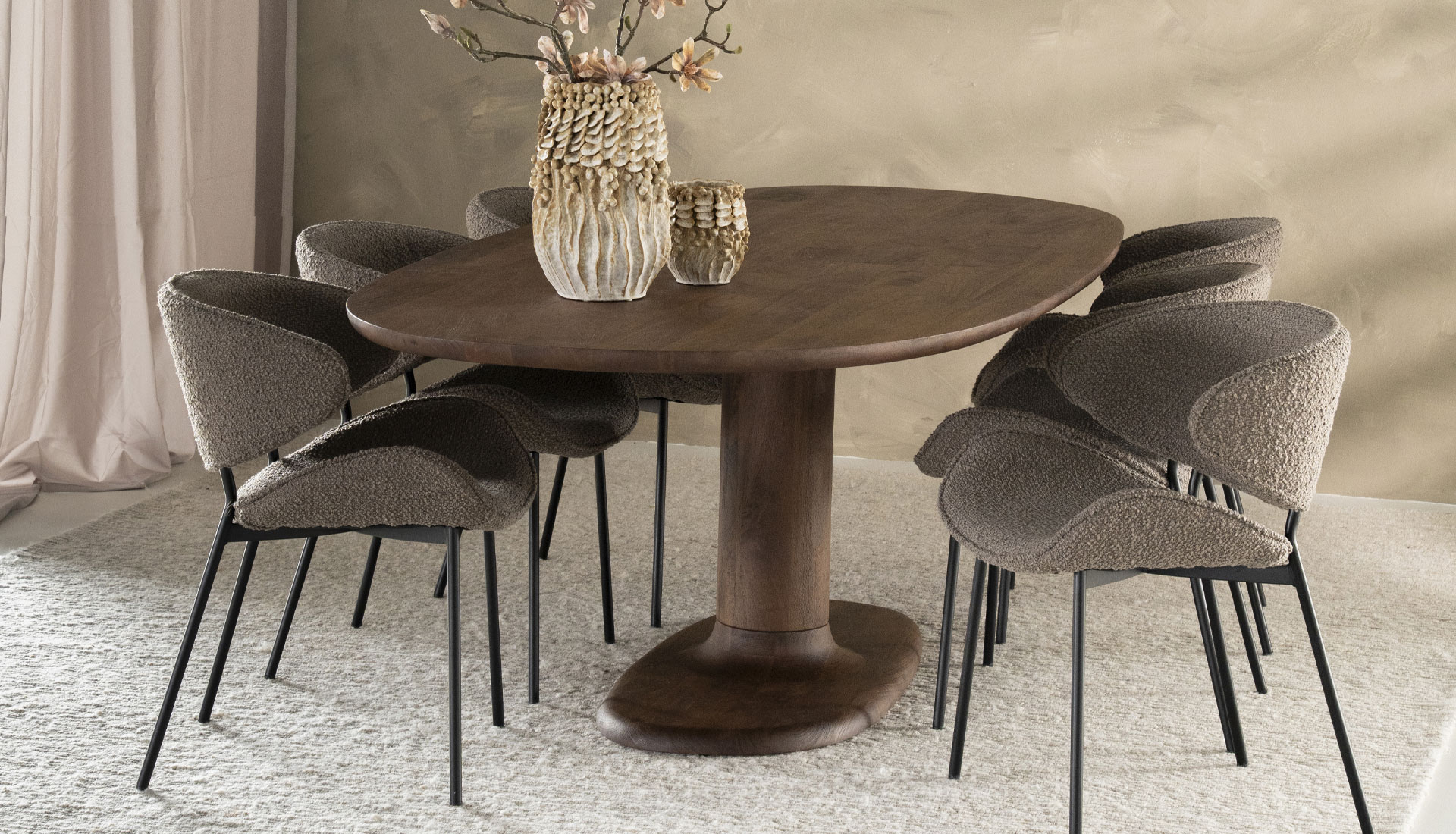 De ideale eethoek: zo combineer je tafel en stoelen
